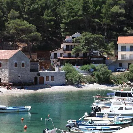 Cesare 3 * Zastražišće