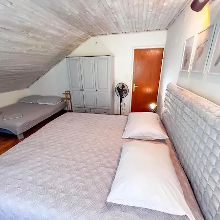 Cesare 3 Apartment *